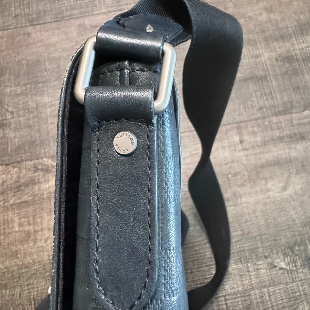 Louis Vuitton elegant louis